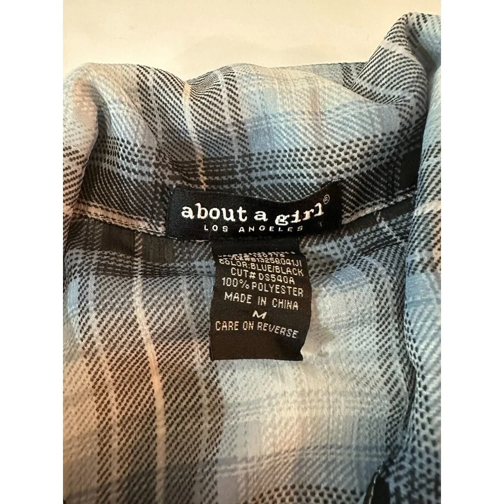 About‎ A Girl Plaid Lynn Plaid Flannel Shirt Medium Buttons